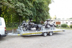 Motorräder verladen