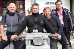 Gruppenfoto an der Glockenhütte