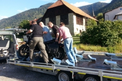 Motorräder verladen