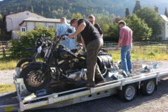 Motorräder verladen